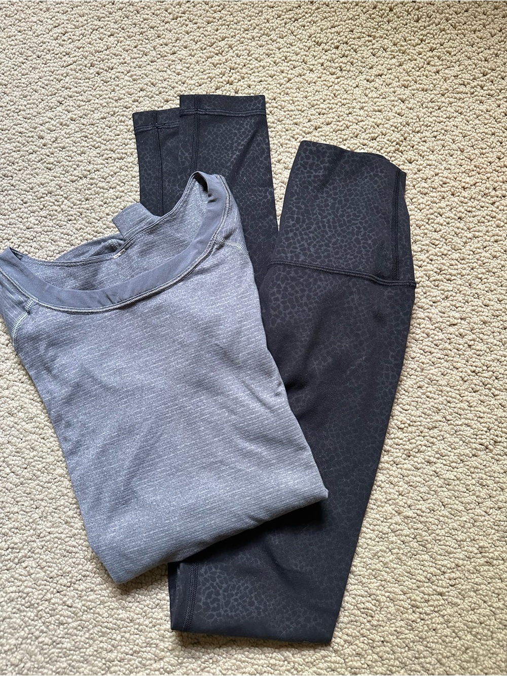 Lululemon Activewear Set: Grey Layered LS Top (XS) & Leopard Leggings (0 Tall)